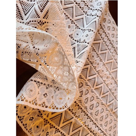 Crocheted Boho Table Runner Bohemian Cottage Farmhouse Decor Decorative Cloth - Picture 9 of 9